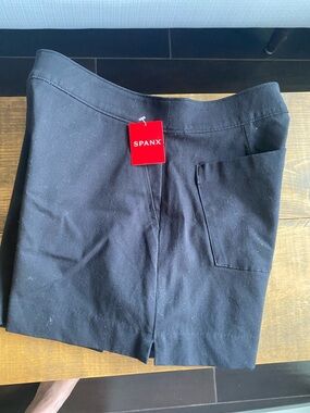 SPANX Classic Black Polished 4" short S/P NWT